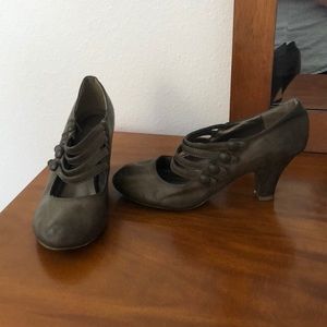 Vintage inspired Mary Jane kitten heels - size 8